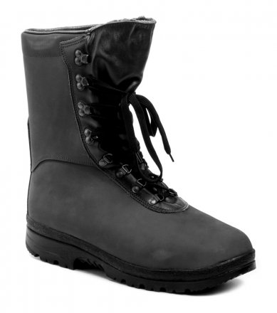 Winterlicher knöchelhoher Wander- und Arbeitsstiefel für Herren mit Schnürung. Das Schuhwerk ist aus echtem Naturleder mit wasserdichter Sympatex-Membran gefertigt, der Innenteil ist mit einem Pelzmantel aus echtem Widder ausgestattet.