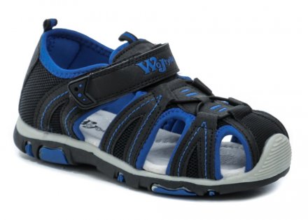 Kinder-Sommer-Freizeitschuhe mit einem Klettverschluss über dem Knöchel. Die Schuhe sind aus Kunstleder in Kombination mit Textil hergestellt. Die Innensohle ist aus Naturleder.