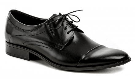 Ganzjährig tragbare Herren-Schnürschuhe aus echtem Naturleder.