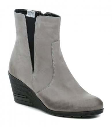 Damen-Winterstiefel auf Keilabsatz mit Reißverschluss, aus hochwertigem Echtleder.