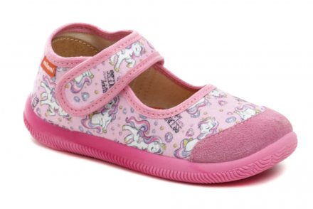 Kinderlaufschuhe mit Klettverschluss über dem Knöchel. Die Schuhe sind aus einer Kombination aus echtem Naturleder und Textil mit Synthetikmaterial hergestellt.