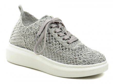 Sommerliche Damen-Wanderschuhe mit Schnürsenkeln, aus Textilmaterial.