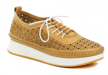 Sommerliche Wanderschuhe für Frauen mit Schnürsenkeln. Die Schuhe sind aus echtem Naturleder gefertigt.