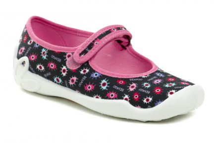 Sommerliche Freizeit- und Schlupfschuhe für Kinder mit Klettverschluss, aus Textilmaterial.