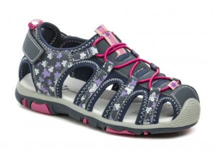 Kinder-Sommer-Freizeitschuhe mit einem Klettverschluss an der Ferse. Die Schuhe sind aus Kunstleder in Kombination mit Textil hergestellt. Die Innensohle des Schuhs ist aus Naturleder.