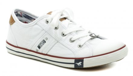 Sommerliche Freizeit-Wanderschuhe mit Schnürsenkeln, aus Textilmaterial.
