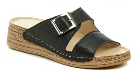 Damen-Sommer-Wanderschuhe zum Schlüpfen auf dem Keil. Die Schuhe sind aus hochwertigem echtem Leder gefertigt.