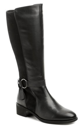 Winter-Wanderstiefel für Frauen. Das Schuhwerk ist aus echtem Naturleder gefertigt und innen mit feinem Textilpelz gepolstert.