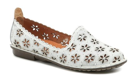 Damen-Sommer-Wanderschuhe Typ Mokassins. Das Schuhwerk ist aus echtem Naturleder gefertigt.