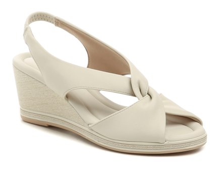 Damen-Sommer-Gesundheits-Walking-Schuhe auf einem niedrigen Keil mit einer losen Spitze und Ferse. Die Schuhe sind aus hochwertigem Synthetikmaterial und gepolstertem Textilfutter gefertigt. Spezielle BUNION-Behandlung - weiches Material im Zehengelenkbereich.