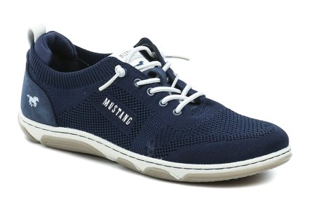 Sommerliche Freizeit-Wanderschuhe mit elastischen Schnürsenkeln, aus Textilmaterial in Kombination mit Synthetik.