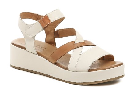 Damen-Sommer-Walking-Schuhe auf einem leichten Plateau Sandale Typ mit Klettverschluss. Die Schuhe sind aus echtem Naturleder gefertigt.