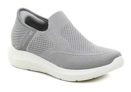 Sommerliche Wander- und Sportschuhe für Männer mit Slip-in-Technologie. Die Schuhe sind aus Textilmaterial mit Memory-Foam-Einlegesohle hergestellt.
