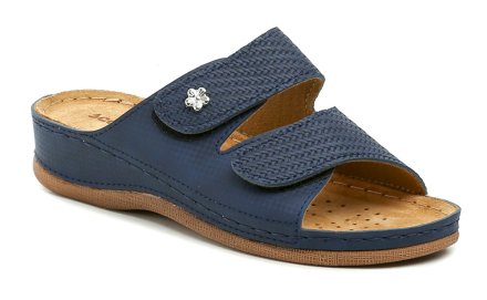 Sommerliche Damen-Wanderschuhe mit verstellbaren Klettverschlussriemen. Der Schuh ist aus synthetischem Material mit einer Innensohle aus echtem Leder.