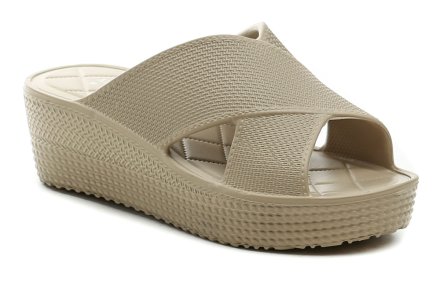Sommerliche Freizeit-Keilschuhe für Frauen, aus synthetischem Material.