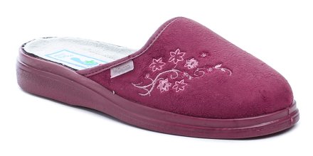Medizinische orthopädische und diabetische Slipper für Damen, die für alle Jahreszeiten geeignet sind und aus Textilmaterial gefertigt werden.