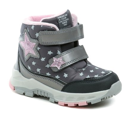 Winterliche Wanderstiefel für Kinder mit zwei Klettverschlüssen. Die Schuhe bestehen aus einer Kombination aus Synthetik- und Textilmaterial und sind mit feinem Veloursleder gefüttert.