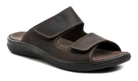 Sommerliche Herren-Slipper mit verstellbaren Riemen per Klettverschluss. Die Schuhe sind aus echtem Leder gefertigt.