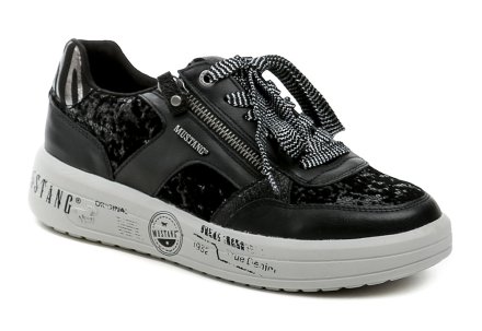 Ganzjahres-Wanderschuhe für Frauen mit Schnürsenkeln und Reißverschluss, aus einer Kombination von Synthetik und Textilmaterial.