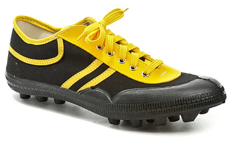 ARNO K01 schwarz-gelbe Herren-Fußballschuhe aus Gummi-Textil | ARNO-schuhe.de – Schuhe mit Tradition