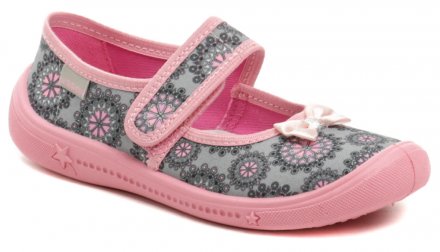 Sommerliche Wander- und Freizeitschuhe für Kinder, auch als Hausschuhe geeignet, mit Klettverschluss, aus Textilmaterial mit Lederinnensohle.