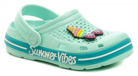 Sommerliche Wander- oder Slipperschuhe für Kinder mit einem Riemen, der über den Knöchel oder die Ferse gezogen werden kann. Schuhe aus synthetischem Material.