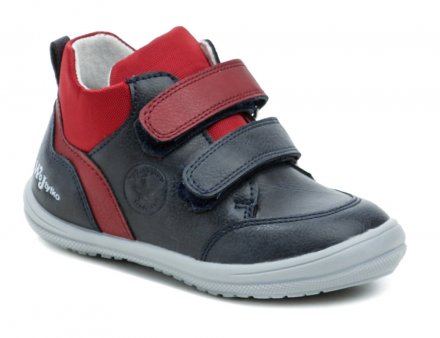 Ganzjahres-Freizeitschuhe für Kinder mit Klettverschluss, Obermaterial aus Kunstleder, Innenseite aus Naturleder.