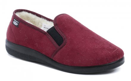 Damen-Winterhausschuhe mit leichtem Keilabsatz aus Textilmaterial.