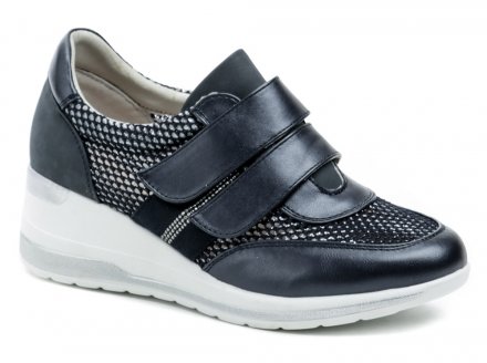 Ganzjahres-Wanderschuhe für Damen mit Klettverschluss, aus einer Kombination von Kunstleder und Textil.