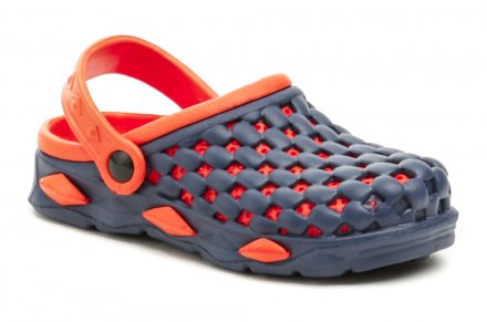 Sommerliche Schlupfschuhe mit einem Riemen um die Ferse oder über den Knöchel, aus synthetischem Material.