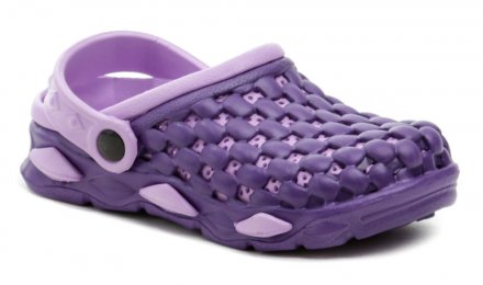 Sommerliche Schlupfschuhe mit einem Riemen um die Ferse oder über den Knöchel, aus synthetischem Material.