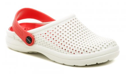 Sommerliche Schlupfschuhe mit einem Riemen um die Ferse oder über den Knöchel, aus synthetischem Material.