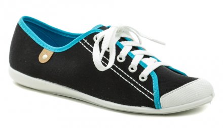 Ganzjährige Freizeitsportschuhe für Kinder, die aus einer Kombination von Synthetikmaterial im Zehenbereich und Textilmaterial hergestellt werden.