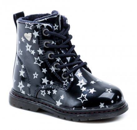 Kinder-Winterstiefel mit Schnürung und Reißverschluss, aus Synthetikmaterial und innen mit weichem Textilfell ausgestattet.
